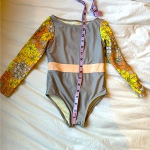 Mini Seea long sleeved one peice. 4-5 T. Runs a little small. Great shape